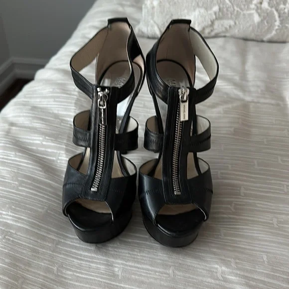 Michael Michael kors zip up bootie heel size 8.5 - Picture 3 of 4